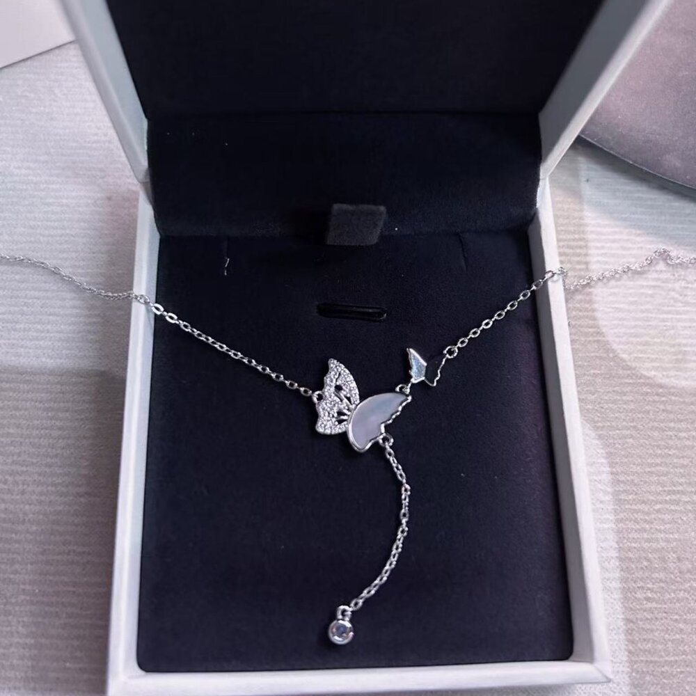 Sterling Silver Diamond Necklace – Radiant Shine & Modern Elegance